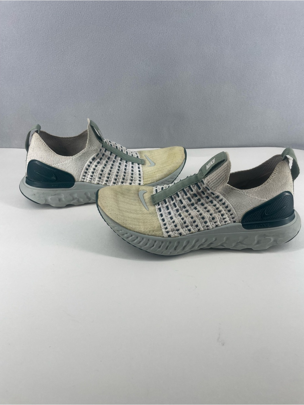Nike React Phantom Run Flyknit 2 Running Shoes White/Teal Green Women's 8